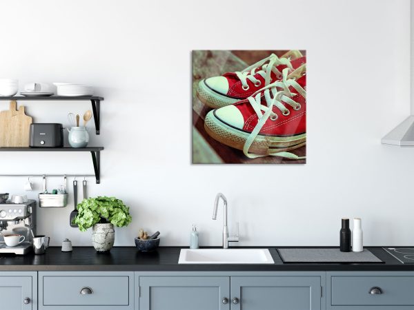 Coole Rote Schuhe, Glasbild Quadratisch Online – Bild 3