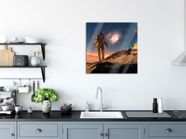 Astronaut klettert auf den Mond, Glasbild Quadratisch Online – Bild 3